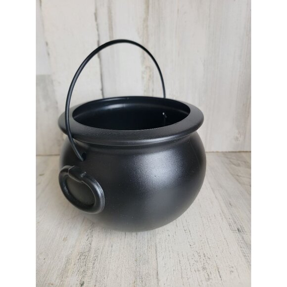 Halloween black plastic cauldron home decor - Picture 2 of 6